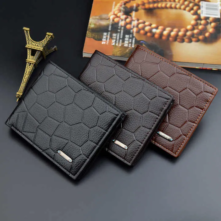محفظة جلدية منخفضة الجودة من جلد البولي . Low-quality PU leather wallet, classic style, men's slim