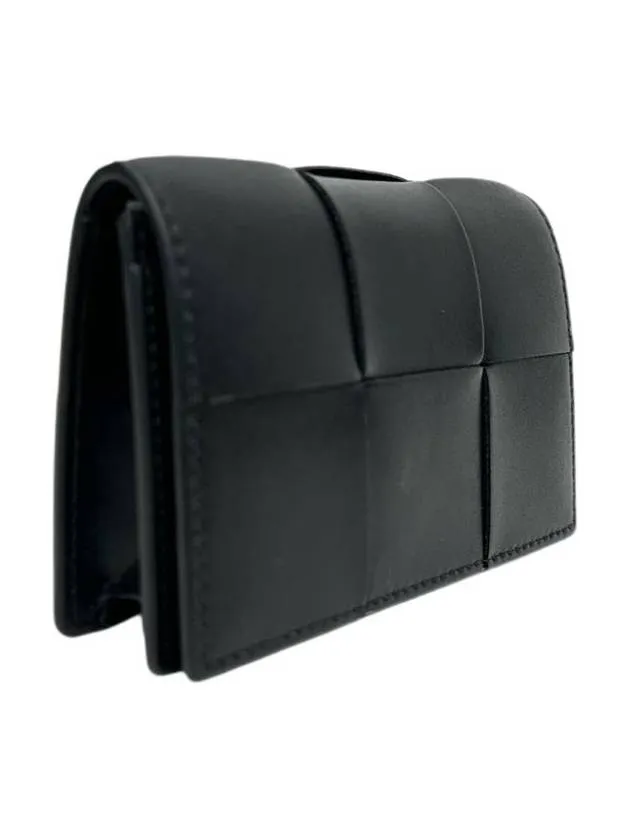 23FW Maxi Intrecciato Flap Card Wallet 679849