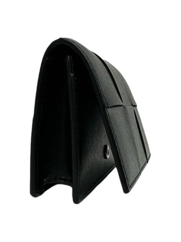 23FW Maxi Intrecciato Flap Card Wallet 679849