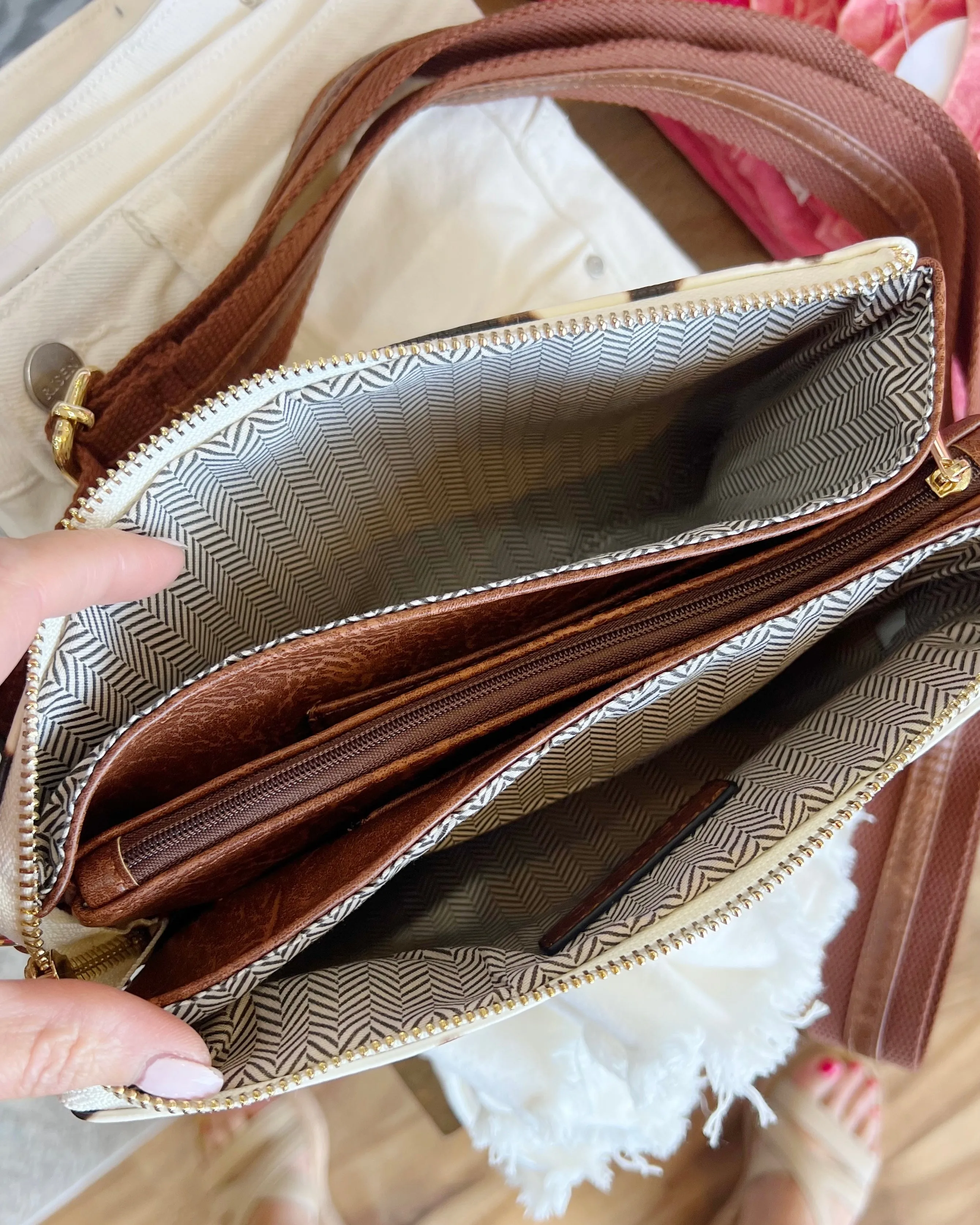 Izzy Crossbody in Cow/Brown w/ Guitar Strap