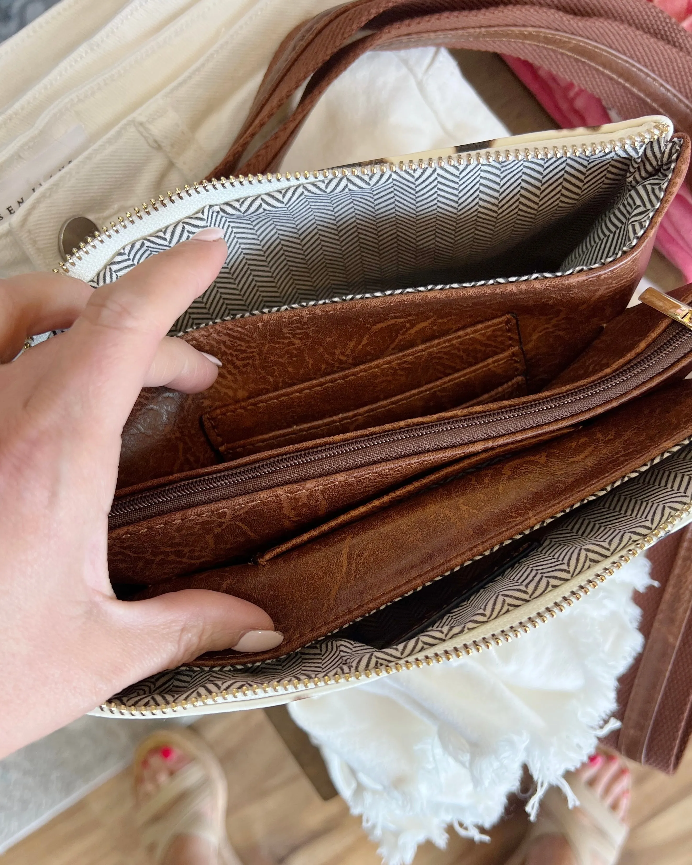 Izzy Crossbody in Cow/Brown w/ Guitar Strap