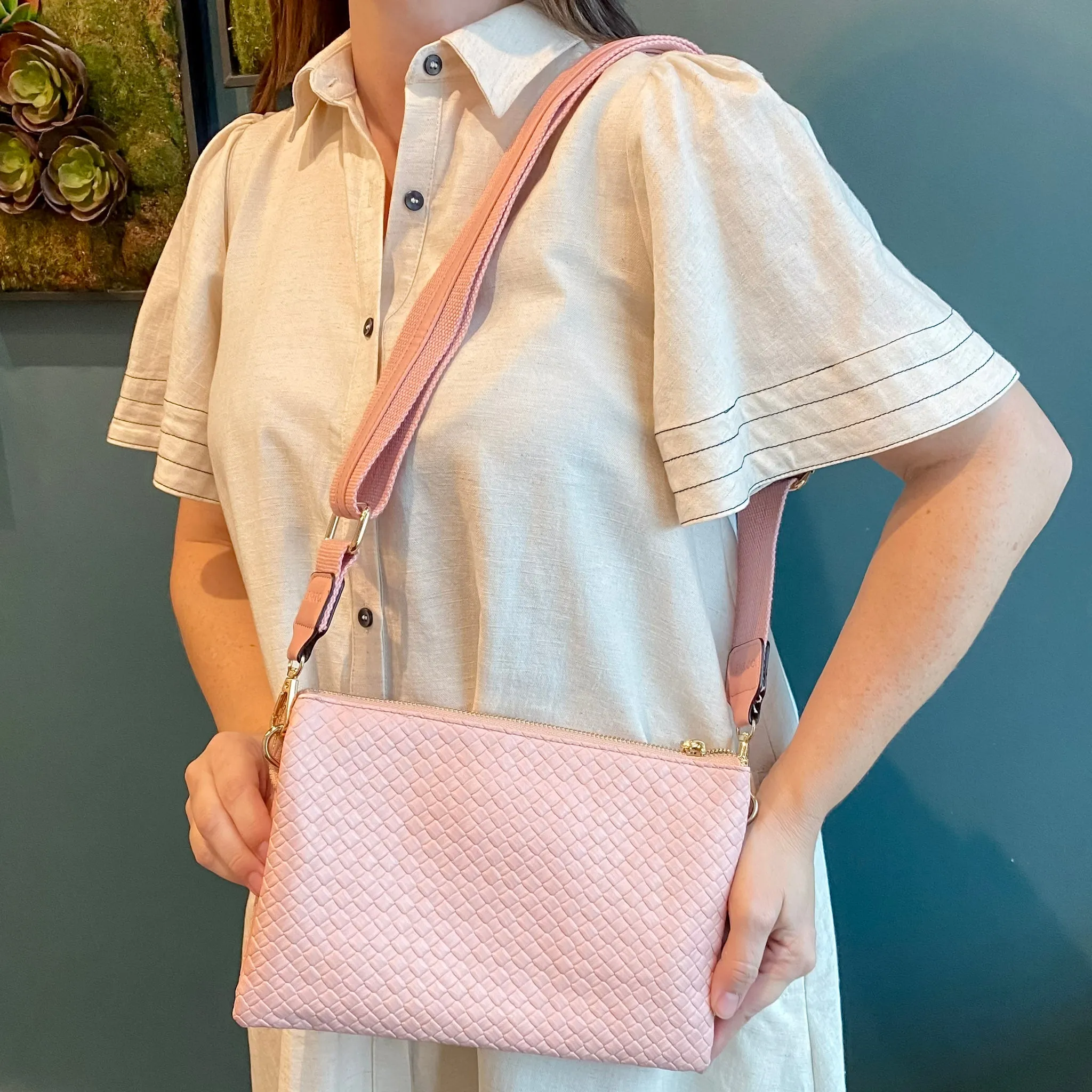 Jen & Co Izzy Diaz Woven Crossbody Handbag - Light Pink